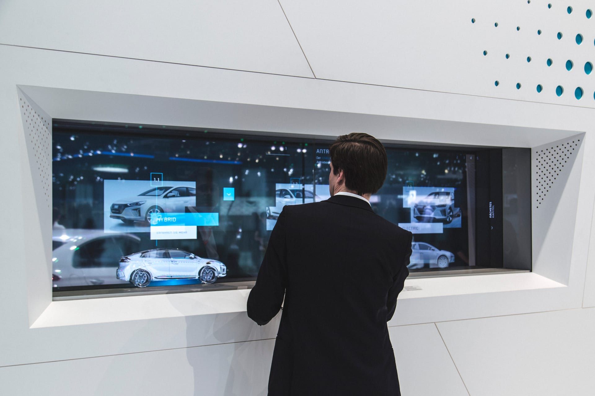 IONIQ Layers Experience