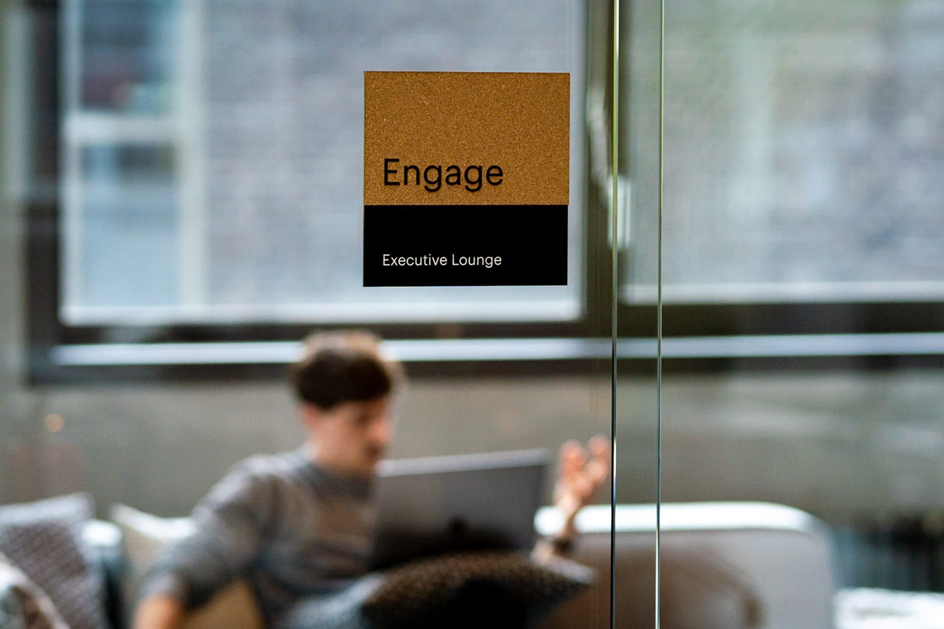 Seamless Magnetic Signage